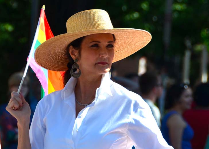 'Wonder Woman' Star Lynda Carter Defends Transgender Women, Says ‘Leave Them Alone’