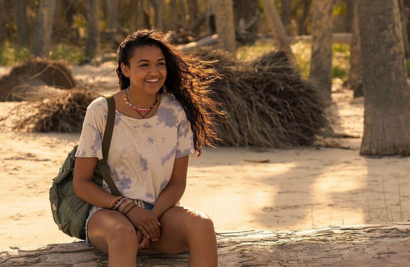 Madison Bailey Kiara Carrera in Outer Banks.
