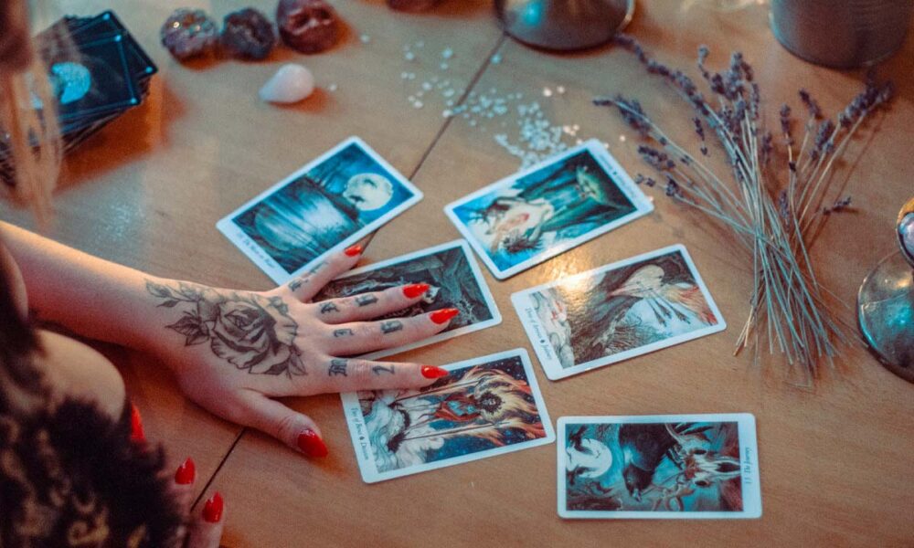 Discover the Genuine Advantages of Consulting an Online Psychic Reader