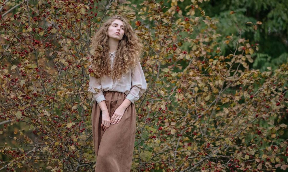 Charming Autumn Attire: Women's Dresses for a Stylish Look