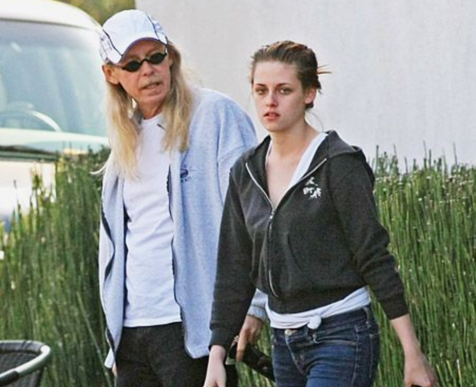 Kristen Stewart shares a close bond with her father, John Stewart.