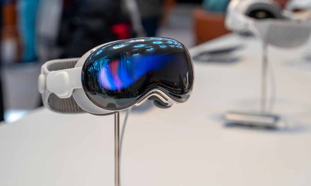 Stephen Colbert is Obsessed with Apple Vision Pro
