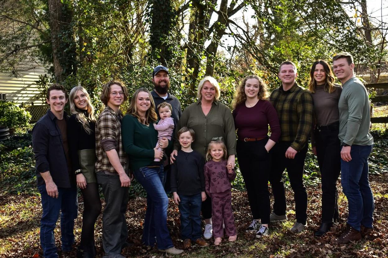 Graham Brown with his parents and all his siblings.