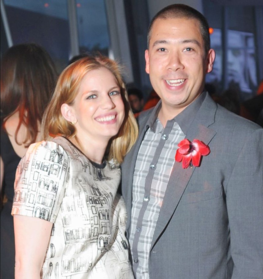 Anna Chlumsky and her husband Shaun So at an event.