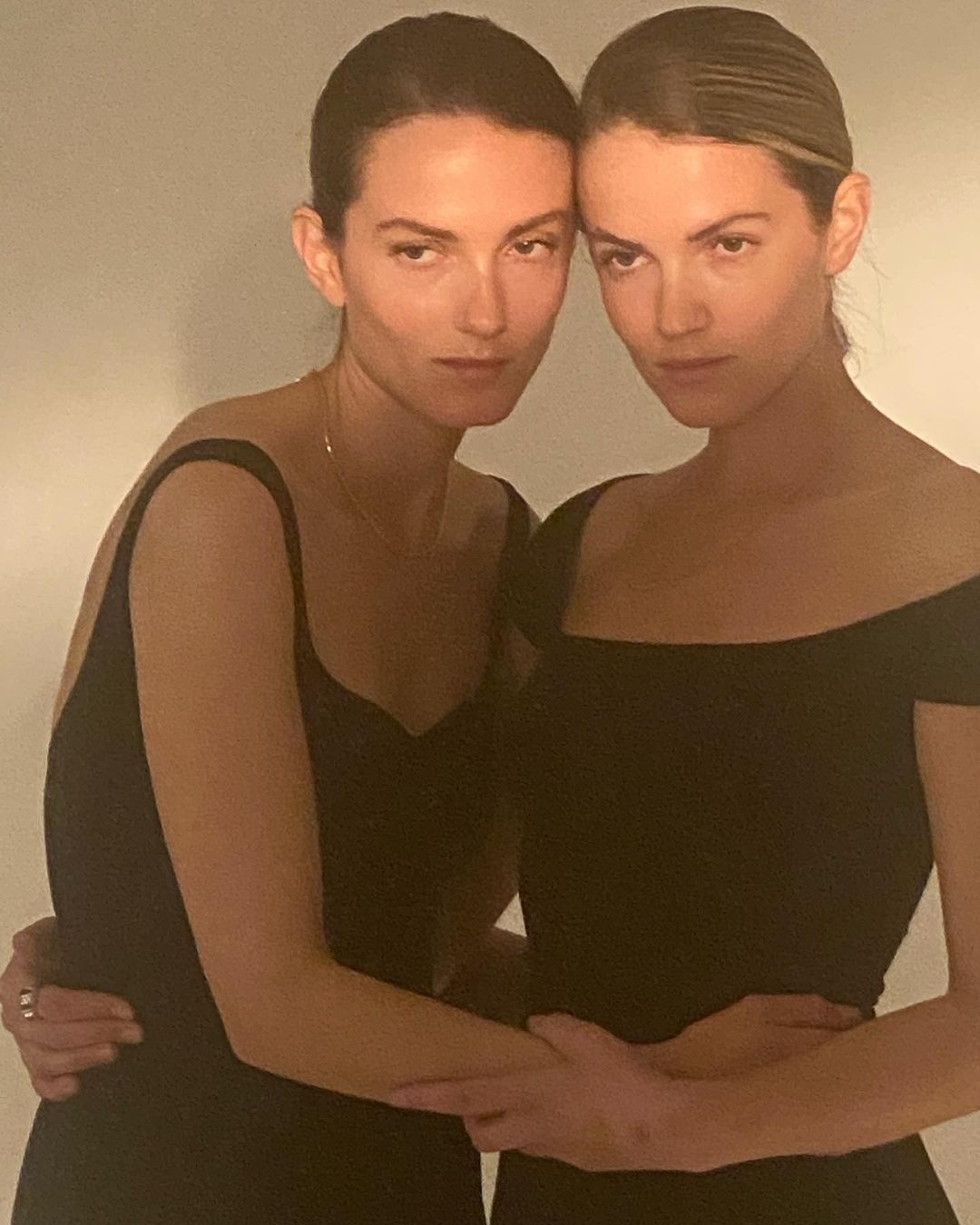Elektra Kilbey with her twin sister Miranda Kilbey