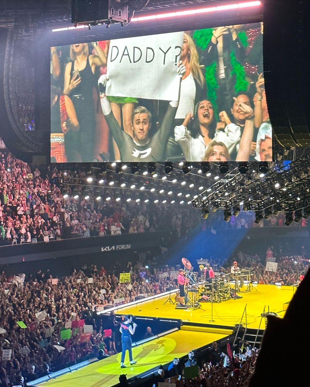 Chris Olsen holding the "Daddy?" sign at the Harryween show