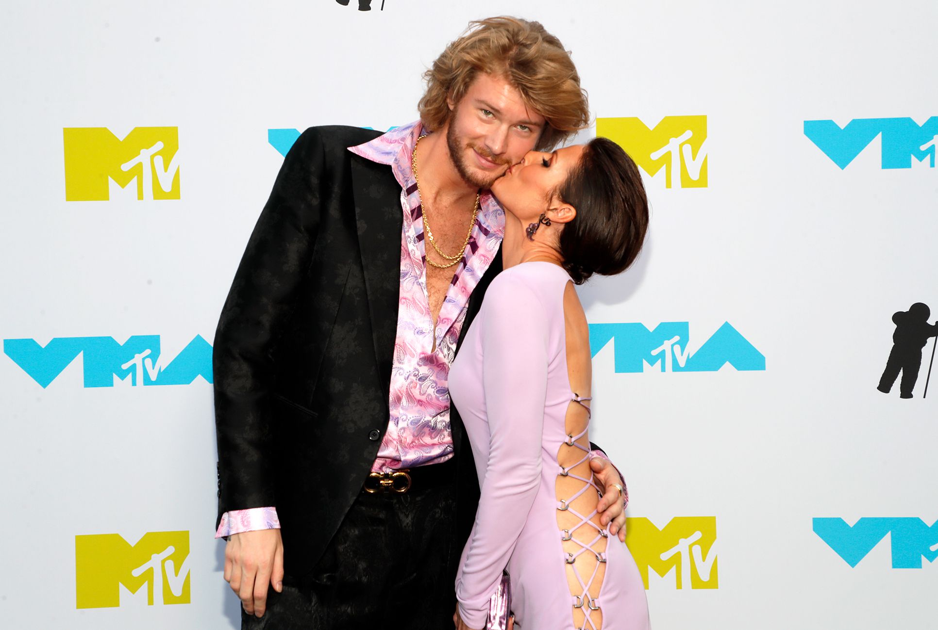 Addison Rae's mom, Sheri Easterling, and rapper Yung Gravy attend VMAs together. 