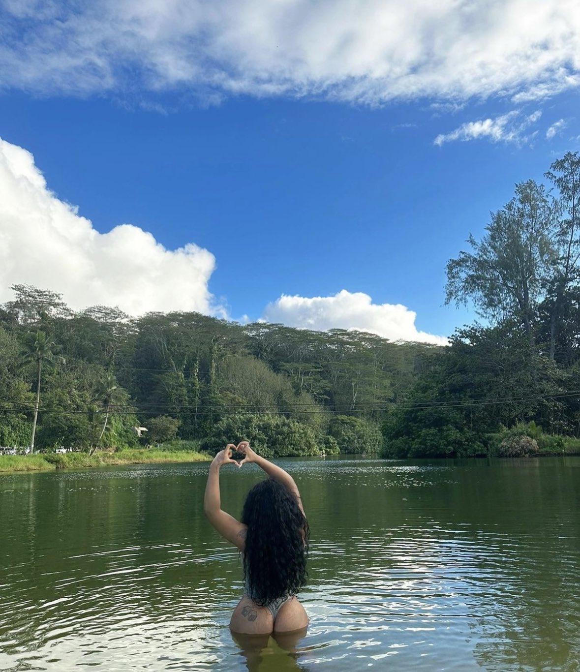 SZA enjoying her free time during her vacation in Hawaii