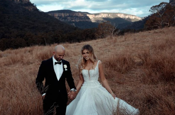 Nathan Lyon with his wife Emma McCarthy on their wedding day. 