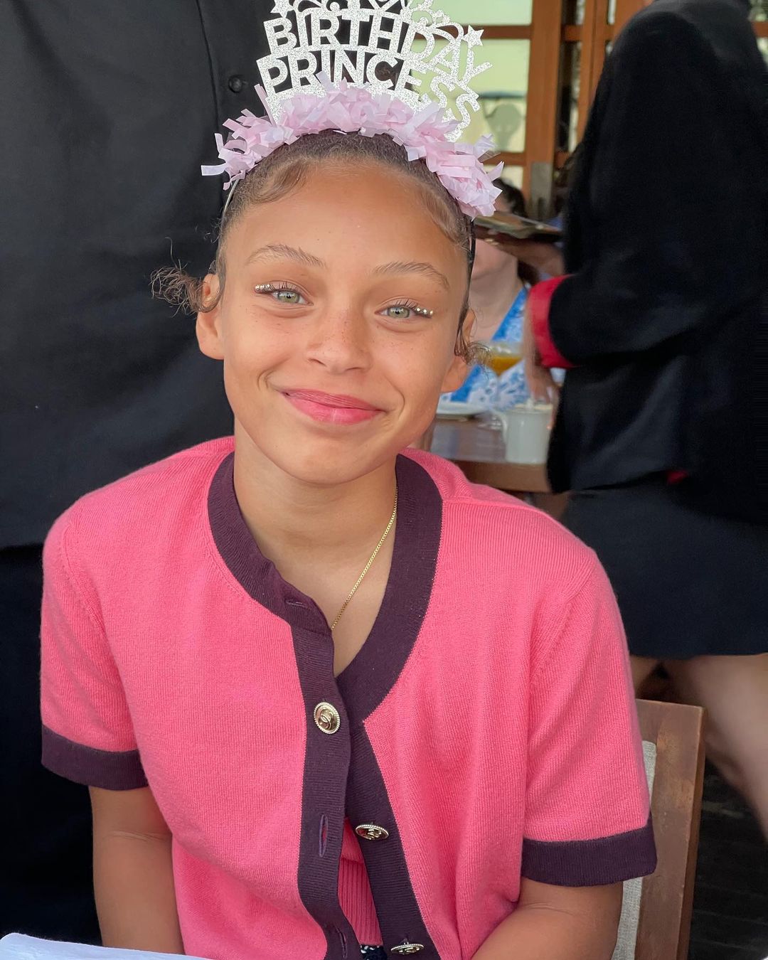 Riley Curry is in middle school.