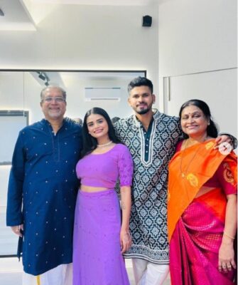 Shreyas Iyer with his family on diwali (Source: Instagram)