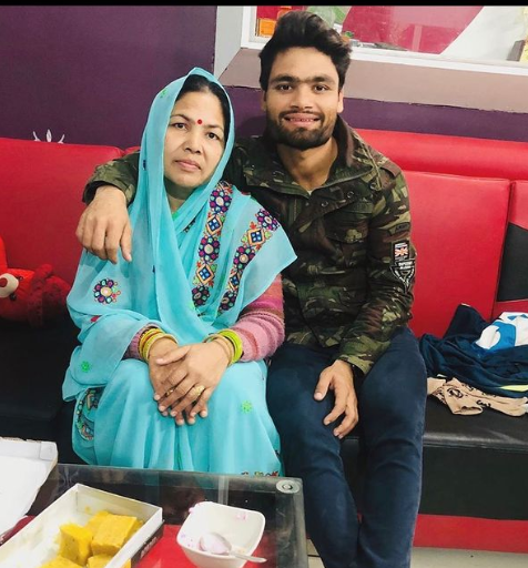 Rinku Singh with his mother.