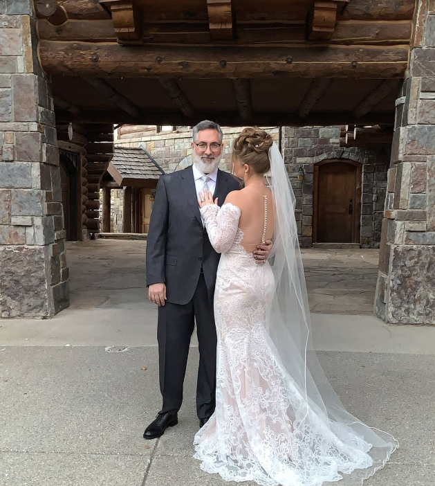 Mike Verta married his current wife Laura Beth on October 21, 2020.