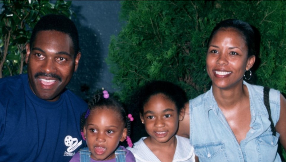Mykelti Williamson with his current wife and two daughters. 