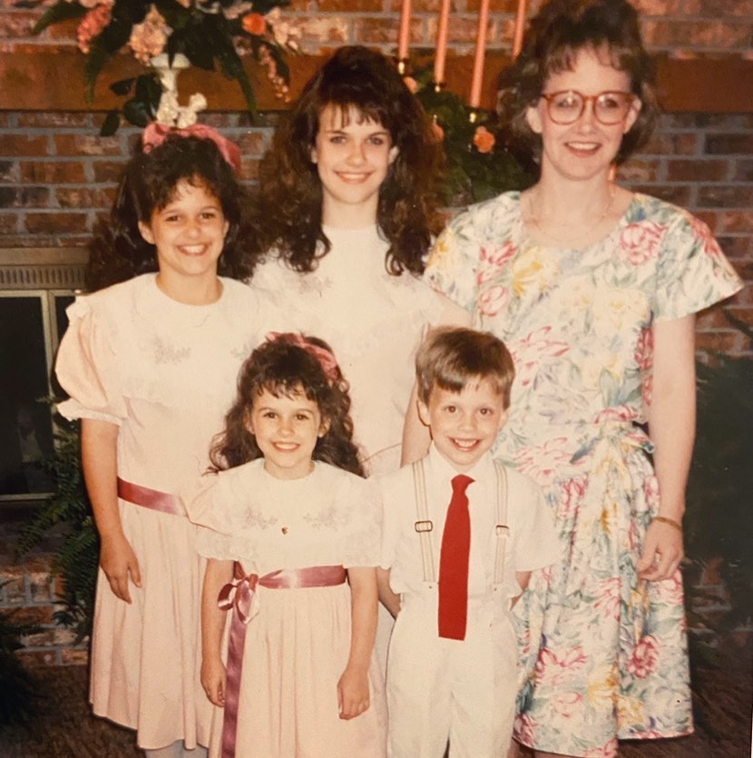 Lacey Chabert's childhood photo with her mother and siblings. 