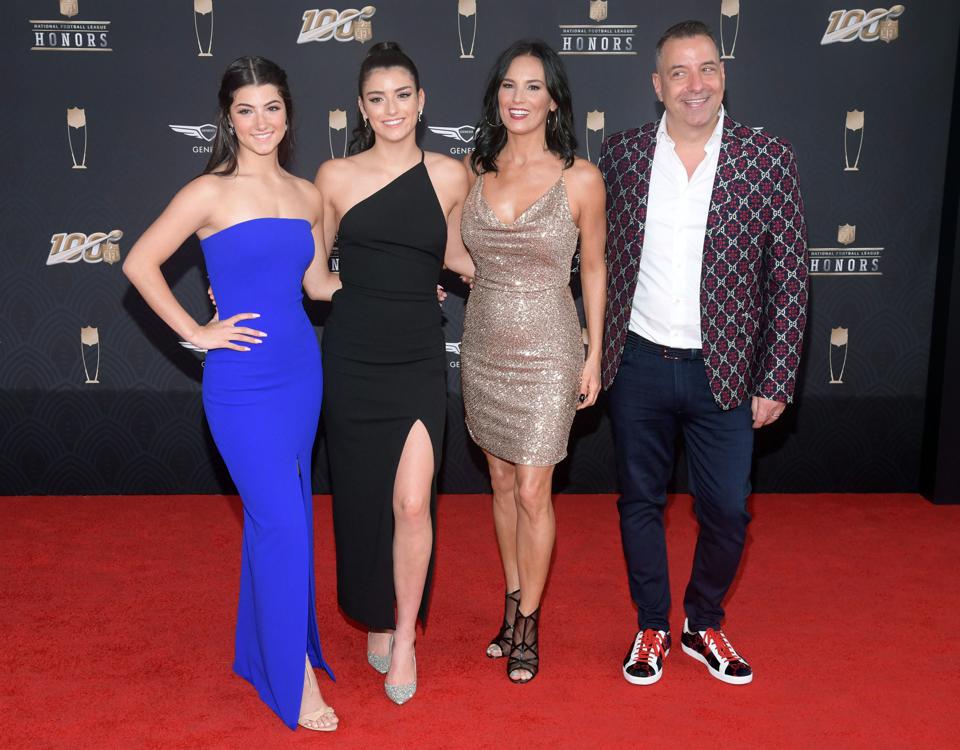 Marc D’Amelio with his wife, Heidi D’Amelio, and daughters, Charli D’Amelio and Dixie D’Amelio