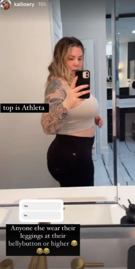 Kailyn Lowry showing off her body. 