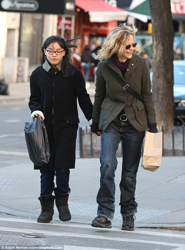 Meg Ryan with her adopted child, daughter Daisy True Ryan.