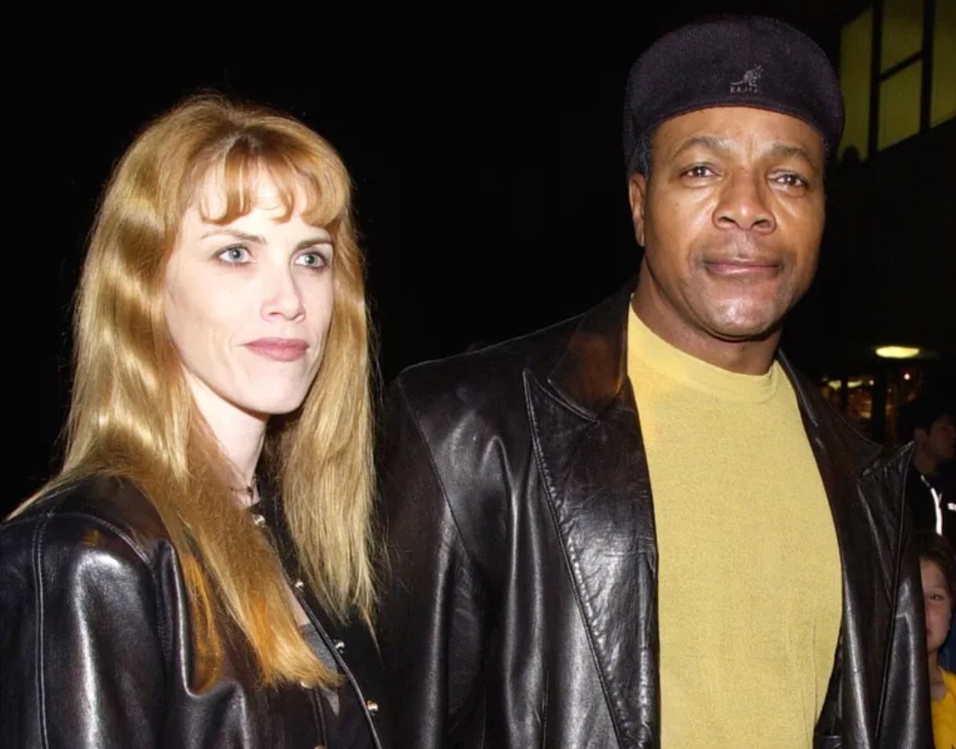 Carl Weathers and Jennifer Peterson were married for only two years. 