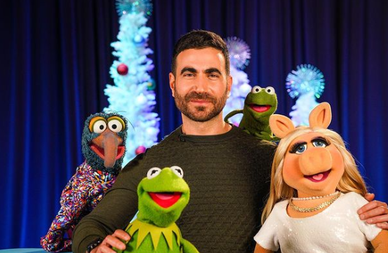 Brett Goldstein with the Muppets