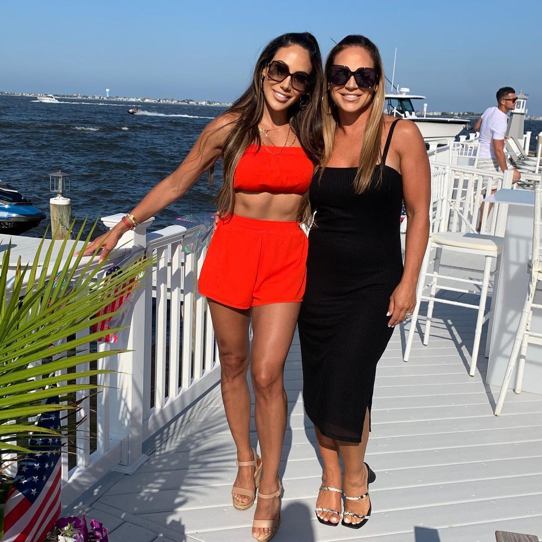 Melissa Gorga shares a close bond with her sister Lysa Marco-Simpson. 