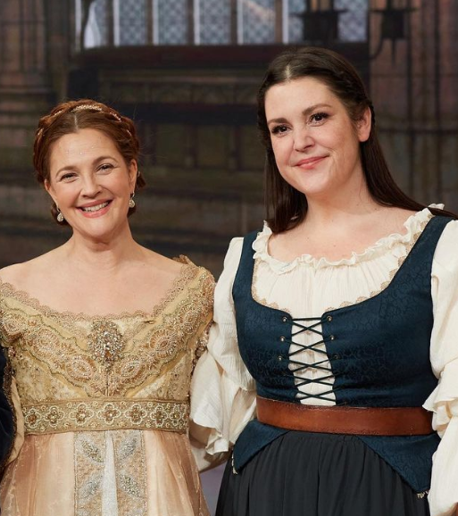 Melanie Lynskey (right) and Drew Barrymore (left) at the set of Ever After. 