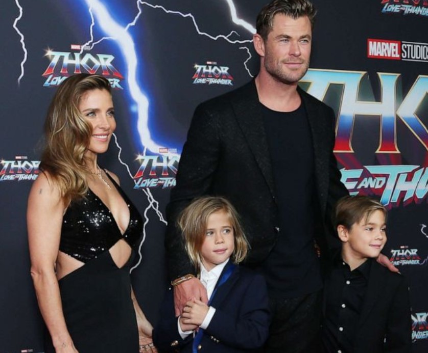 India Rose Hemsworth's twin brothers join her parents on the red carpet.