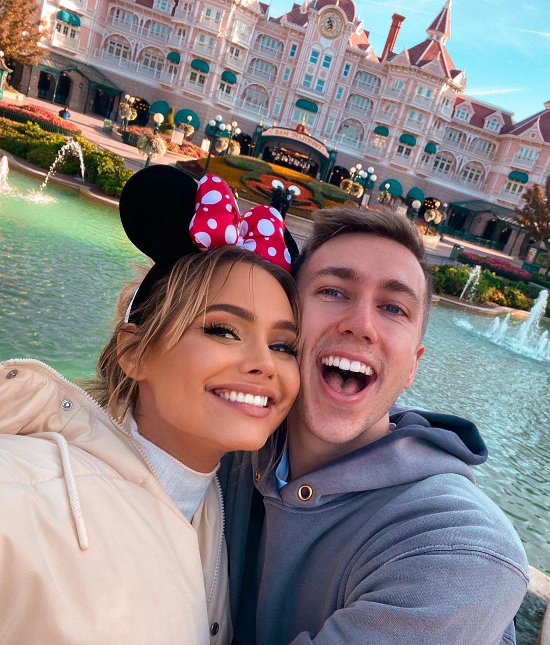 Miniminter and Talia Mar have been dating for a long time. 