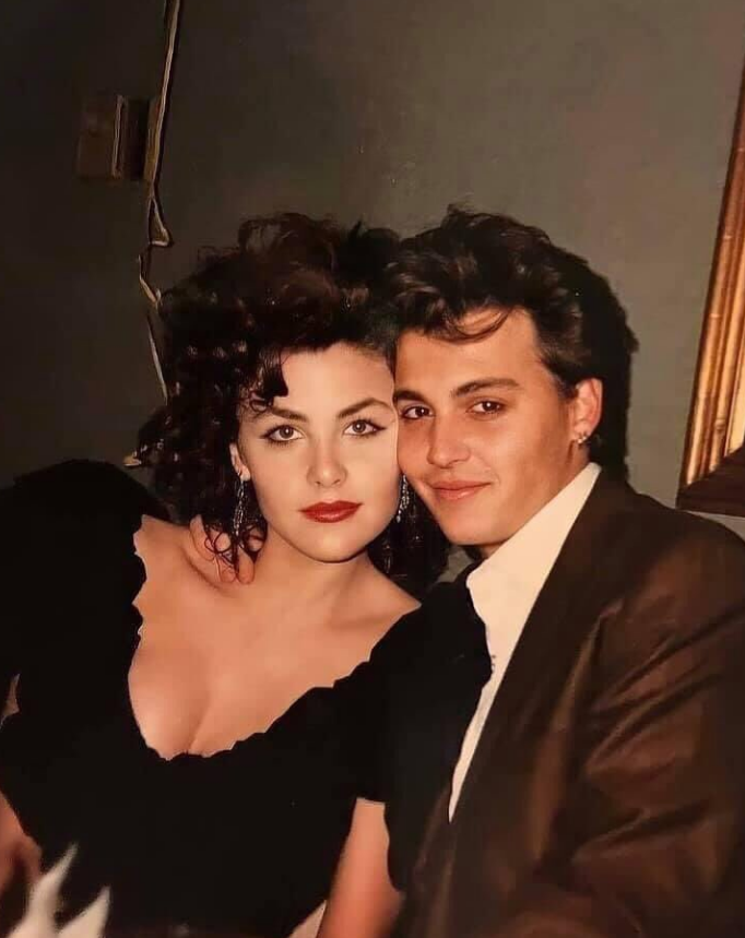 Sherilyn Fenn and her ex-boyfriend Johnny Depp around 1987. 