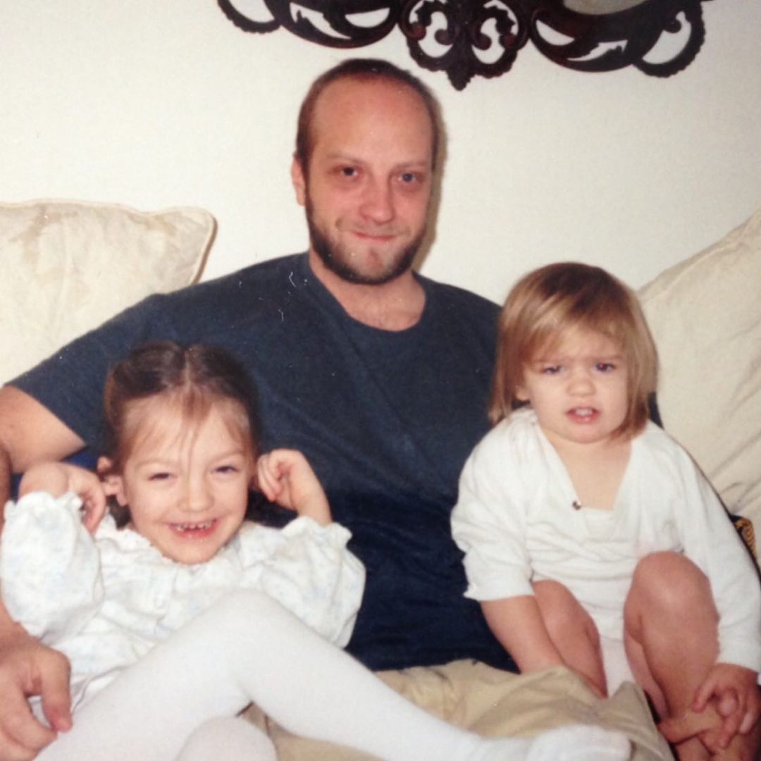 Abby Elliott with her father and sibling. 