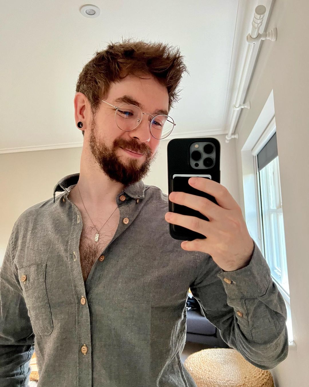 Jacksepticeye taking a selfie at his house