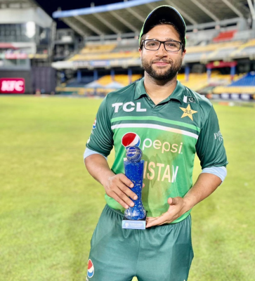 Imam-Ul-Haq dedicated his Player of the Series trophy to his parents