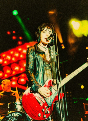Joan Jett singing on the stage