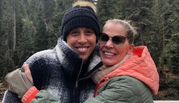 Madison Keys with her mother