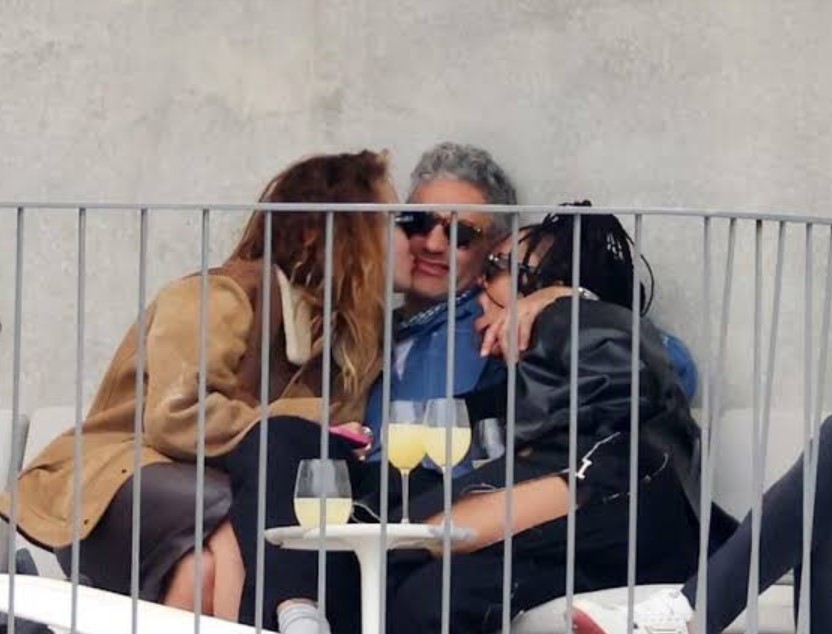 Taika Waititi was photographed embracing his wife Rita Ora and Tessa Thompson. 