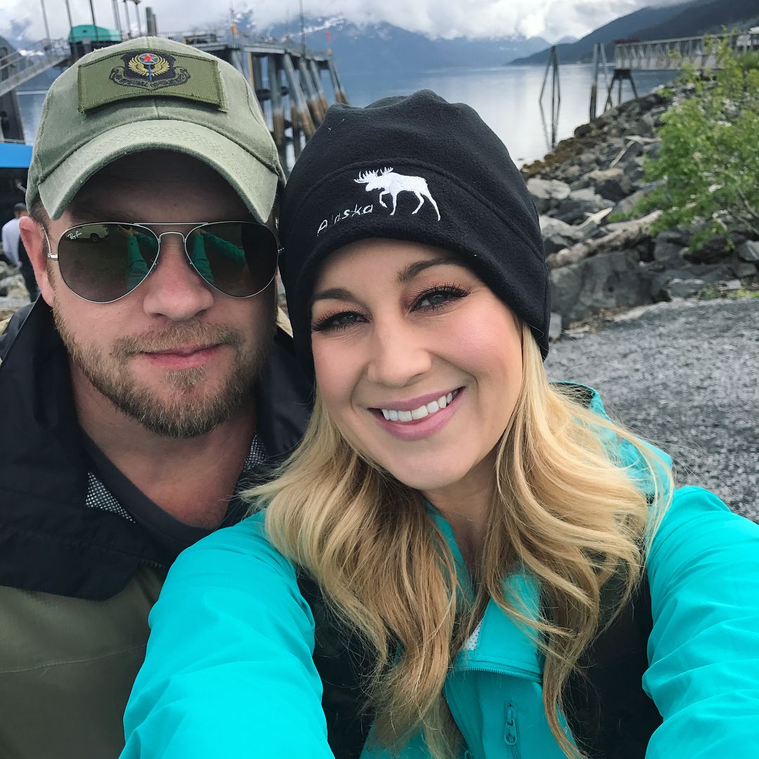 Kellie Pickler during a vacation in Alaska with her now-late husband, Kyle Jacobs, in 2017