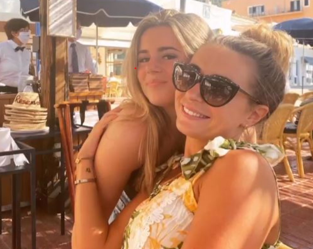 Dani Dyer and her younger sister Sunnie share a very close bond. 