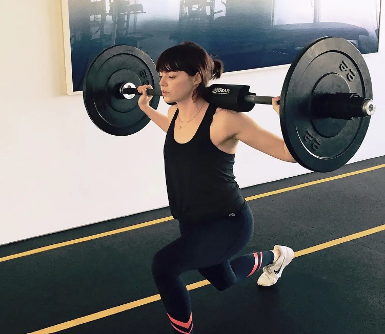 Emma Stone achieved a remarkable physique through her consistent workout regimen. 