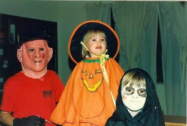 Shelley Hennig with her siblings when they were young. 