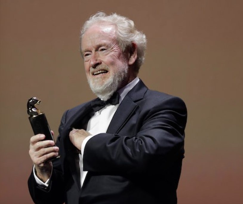 Ridley Scott proudly holds the Cartier Glory to the Filmmaker 2021 award. 