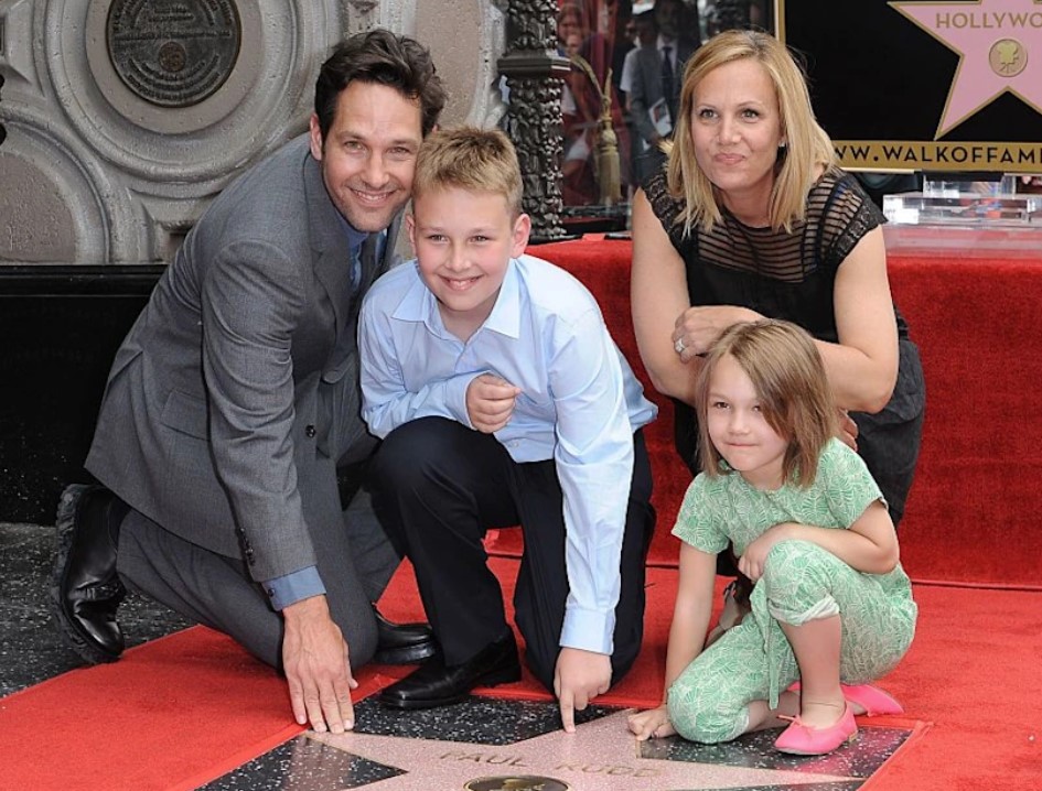 Julie Yaeger and Paul Rudd have two adorable children. 