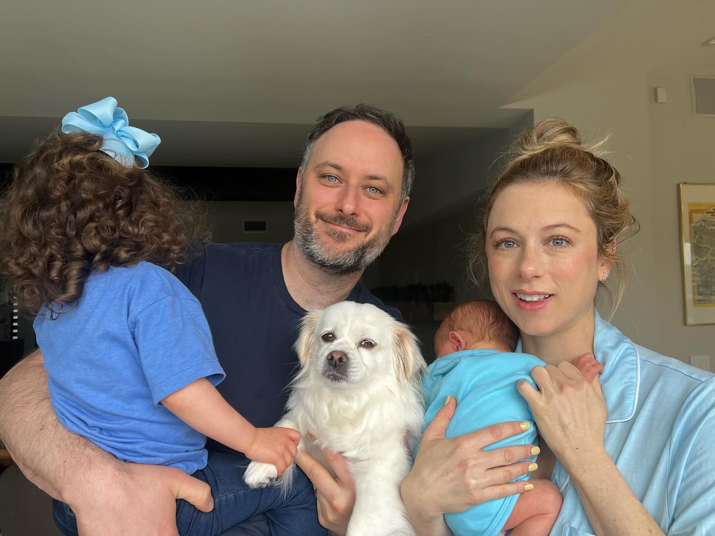 Iliza Shlesinger and her husband, Noah Galuten, with their two children and pet dog
