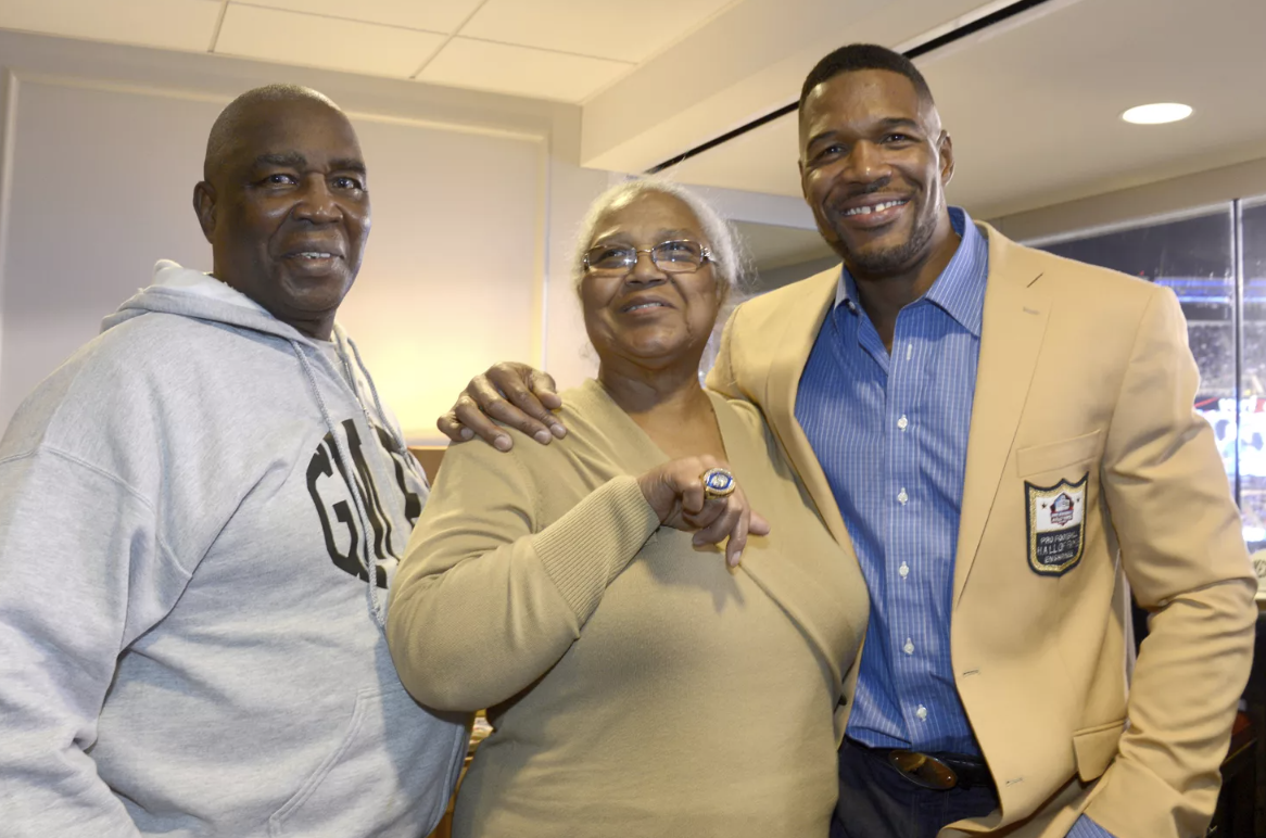 Michael Strahan with his parents Gene and Louise Strahan