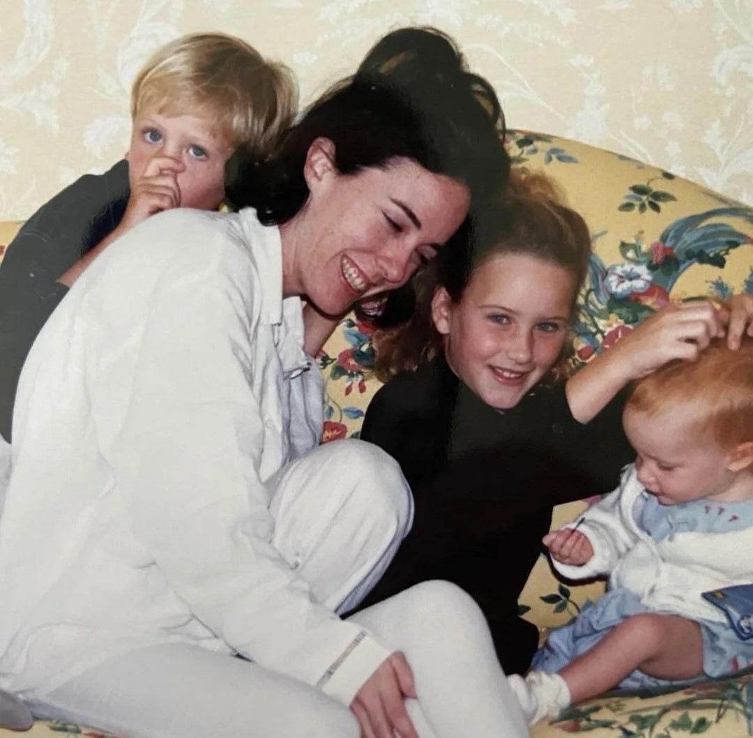 A baby Rachel Brosnahan with her aunt Kate Spade