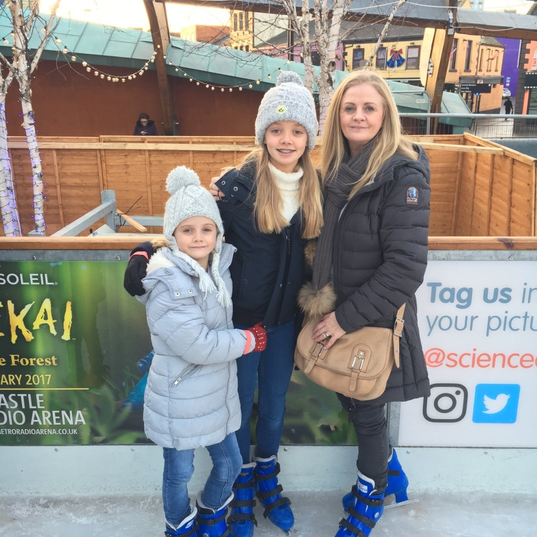 A throwback picture of Evie Templeton with her mother and older sibling