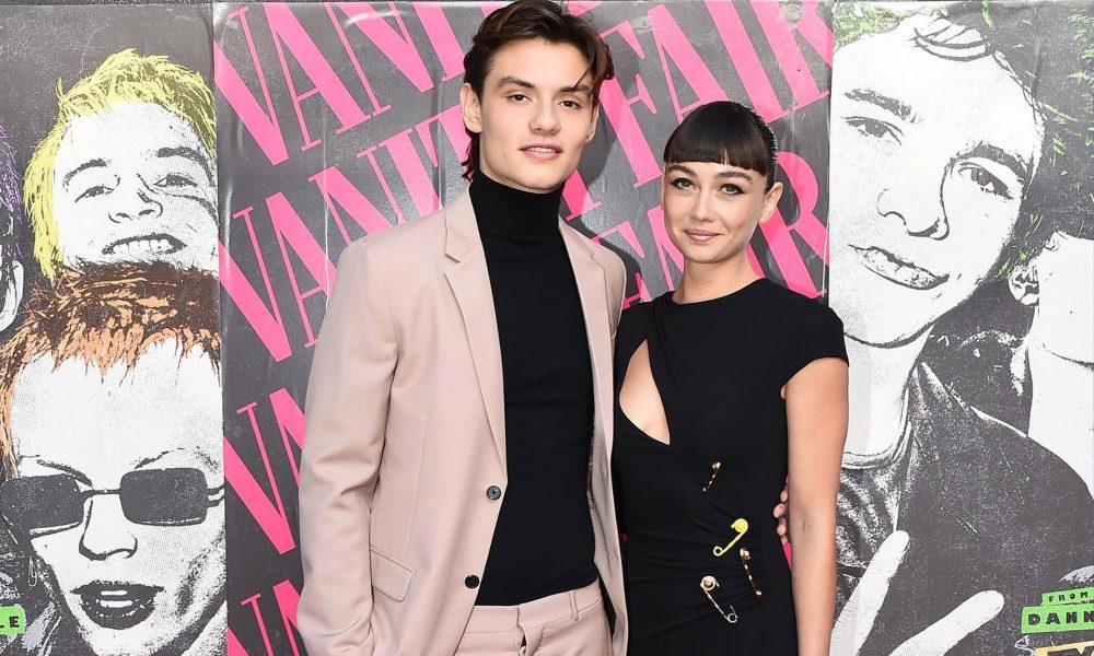 Exploring Sydney Chandler’s Boyfriend and Dating Rumors With Louis Partridge